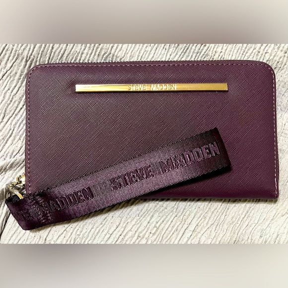 Steve Madden Bzippy Zip Around Wallet Wristlet, Grape - Picture 1 of 12